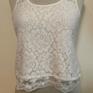 Hollister woman’s white crop tank top lace front and bottom trim